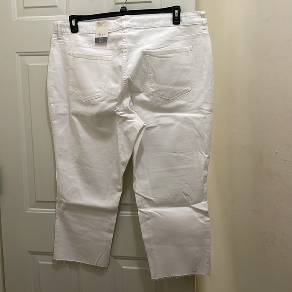 STYLE&CO,NWTWomen’s high rise distressed straight crop pants;white size 24w - Picture 2 of 2